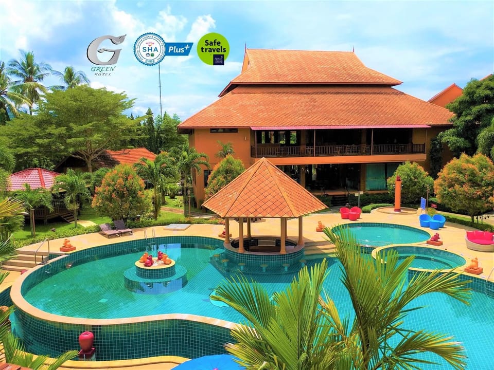 Restaurant/places to eat, Dining area, Garden view, Swimming pool