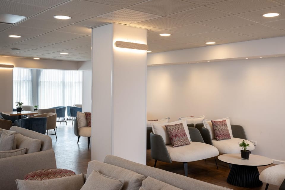 Communal lounge/ TV room, Lobby or reception