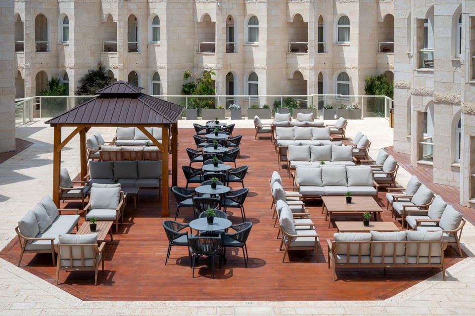 Property building, Patio, Balcony/Terrace