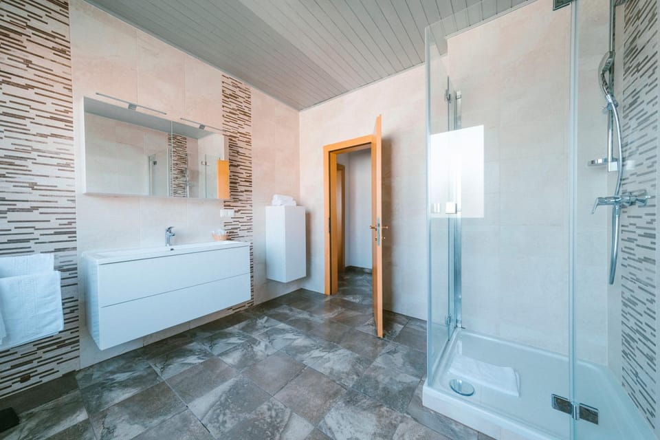 Bathroom, Decorative detail
