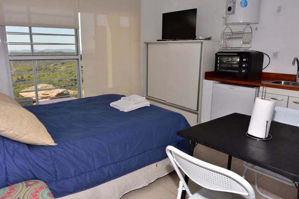 Bed, TV and multimedia, Kitchen or kitchenette, Living room, Photo of the whole room, Dining area, Bedroom, pet friendly