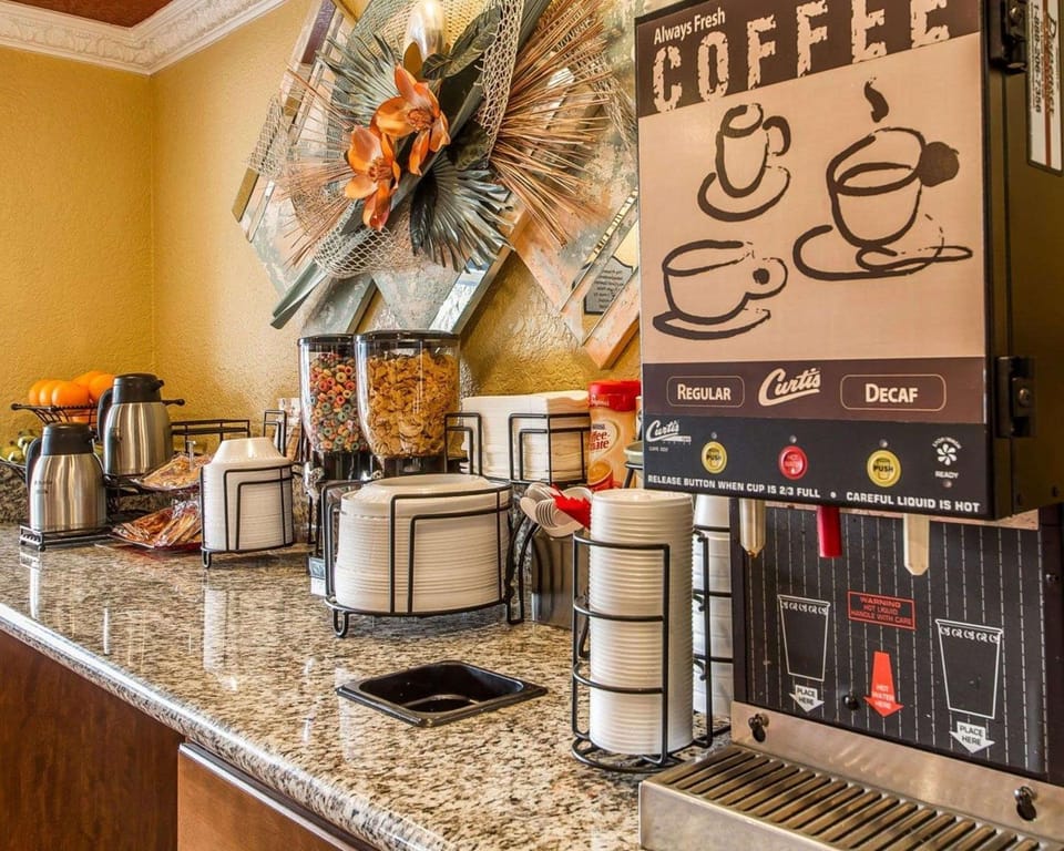 Restaurant/places to eat, Dining area, On site, Breakfast