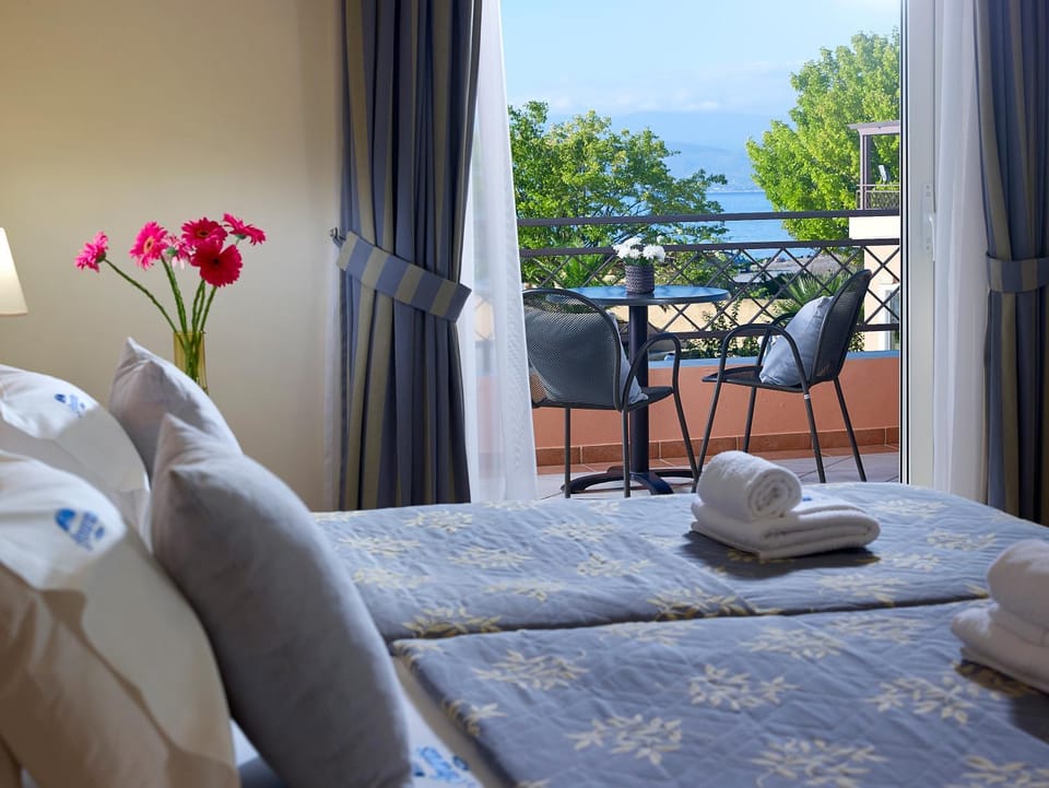 Property building, Patio, Restaurant/places to eat, Bed, Day, People, People, Bathroom, View (from property/room), View (from property/room), Balcony/Terrace, Living room, Food and drinks, Food and drinks, Photo of the whole room, Seating area, Floor plan, Bedroom, Food, Food, Pool view, Pool view, Swimming pool, Breakfast, room service, room service, soundproof, towels, VIP, VIP