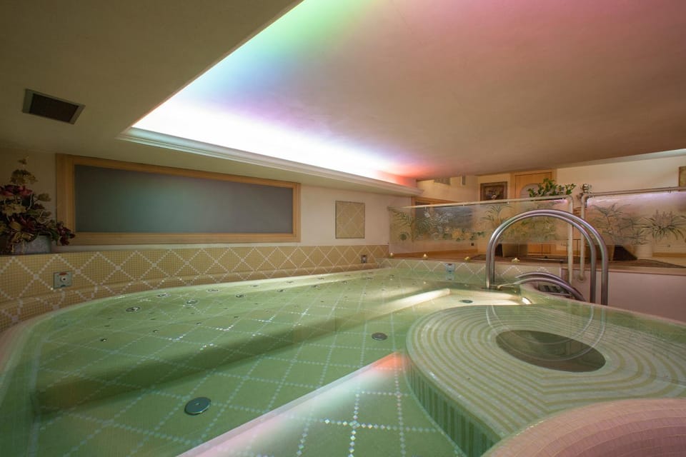 Hot Tub, Spa and wellness centre/facilities, Fitness centre/facilities, Swimming pool