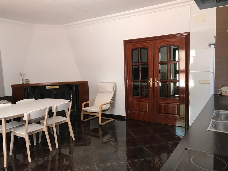 Communal lounge/ TV room, Communal kitchen