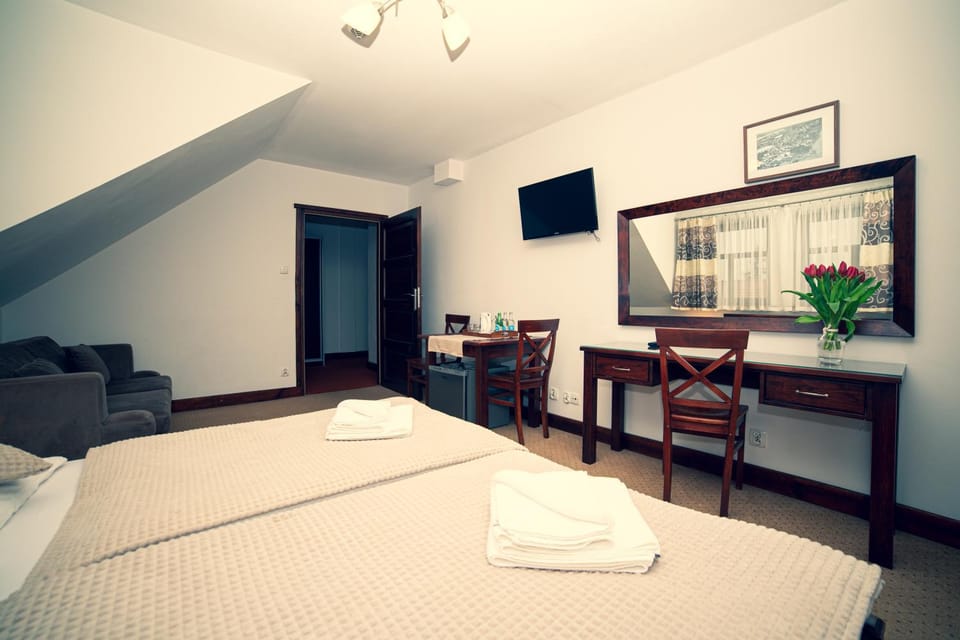 Bed, TV and multimedia, Photo of the whole room