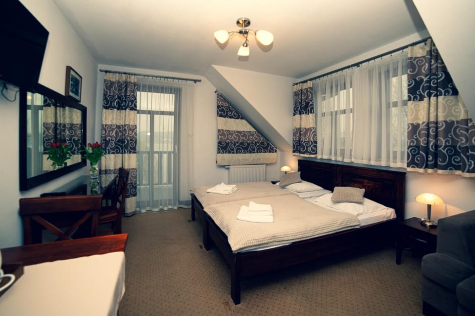 Bed, Photo of the whole room, towels