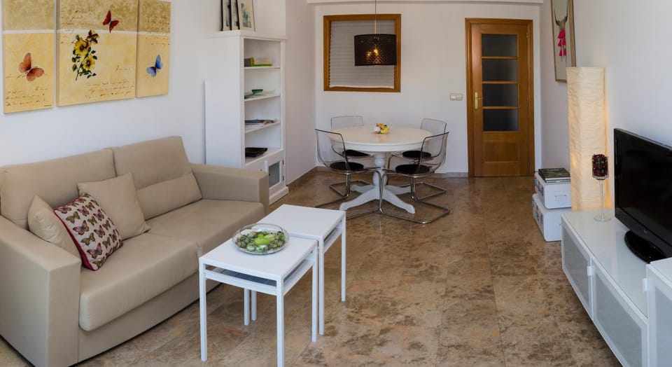 TV and multimedia, Living room, Seating area, Dining area