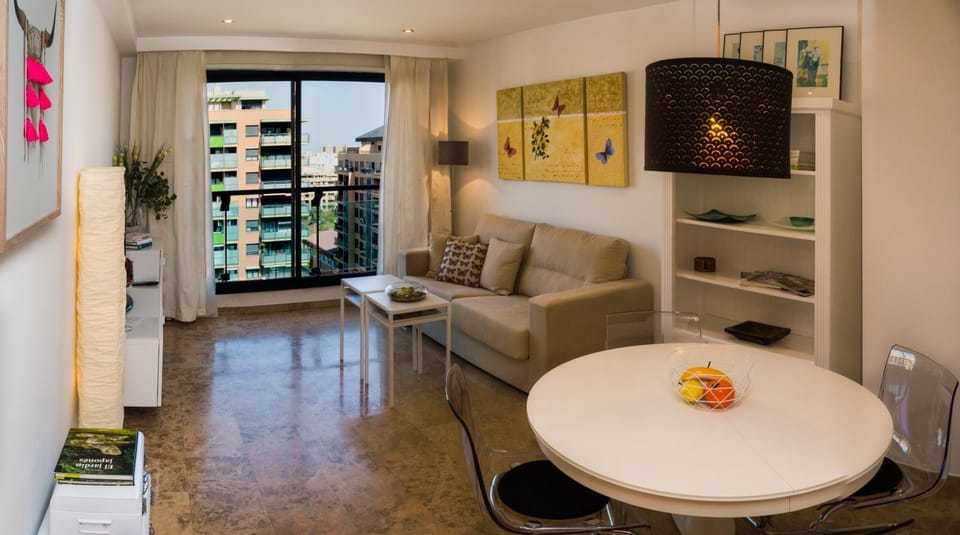TV and multimedia, Living room, Seating area, Dining area
