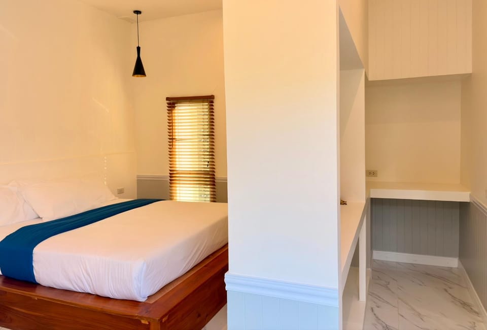 Photo of the whole room, Bedroom