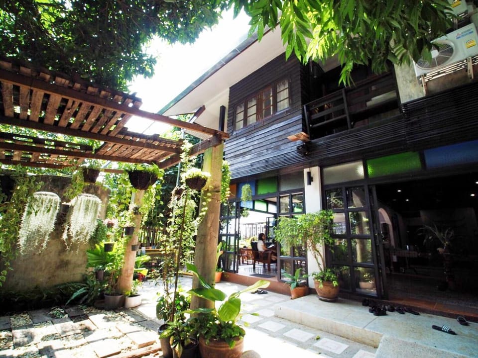 Garden, Seating area, Garden view