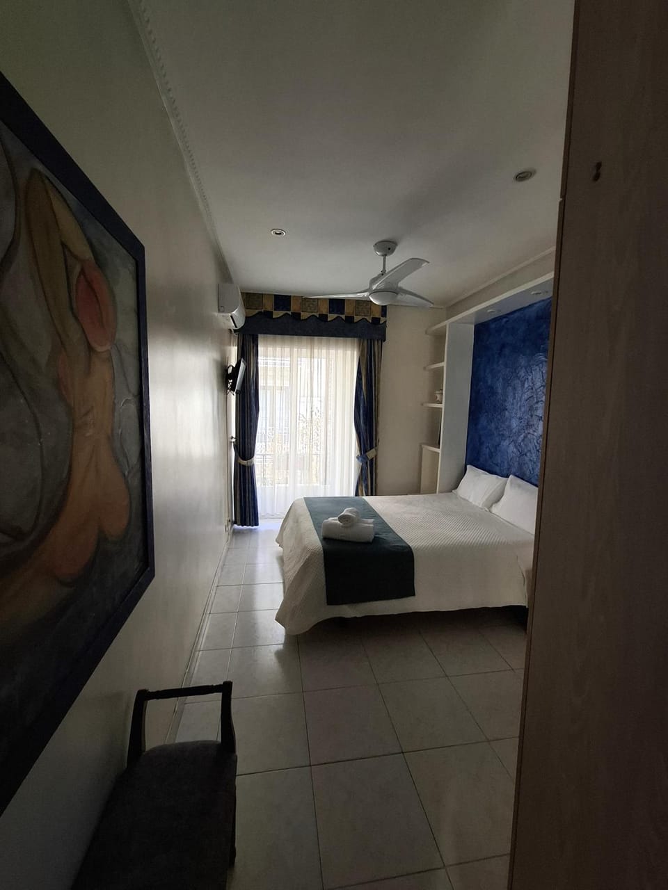 Bed, Photo of the whole room, air conditioner