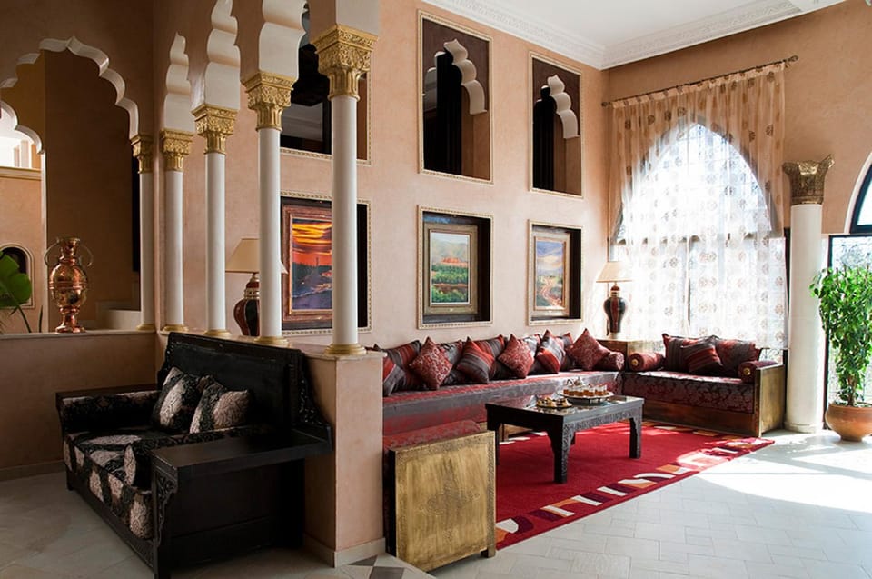 Communal lounge/ TV room