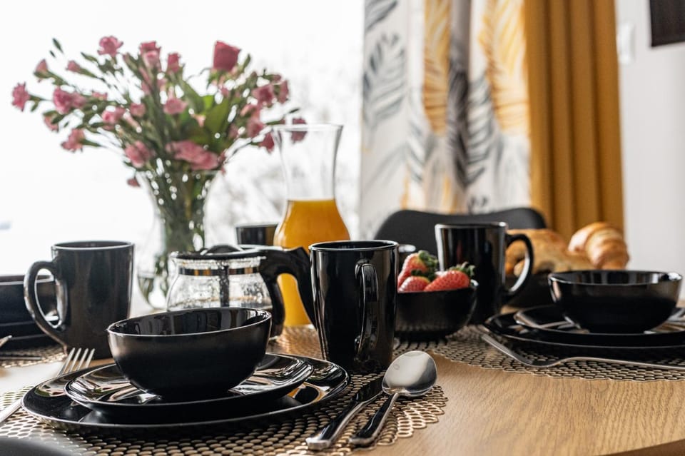 Coffee/tea facilities, Food and drinks, Dining area, Food