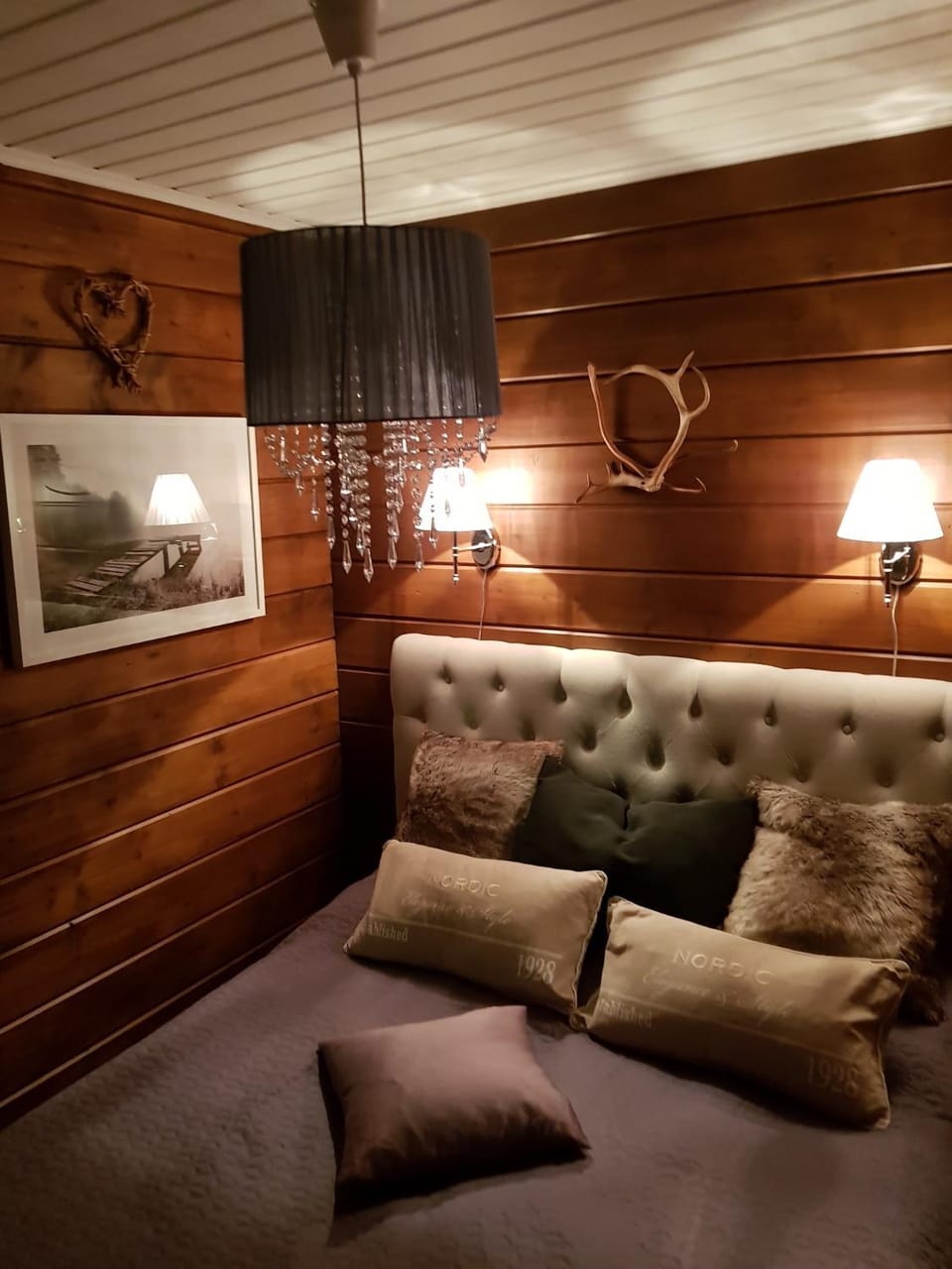 Bed, Photo of the whole room, Decorative detail, Bedroom