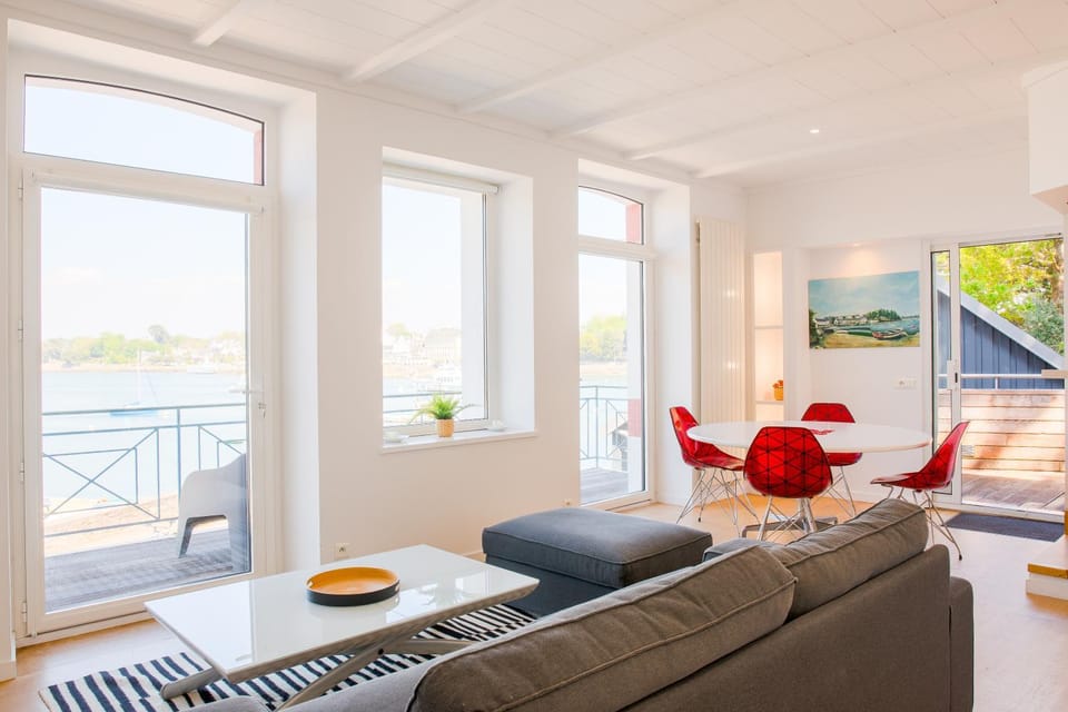 Living room, Dining area, Sea view