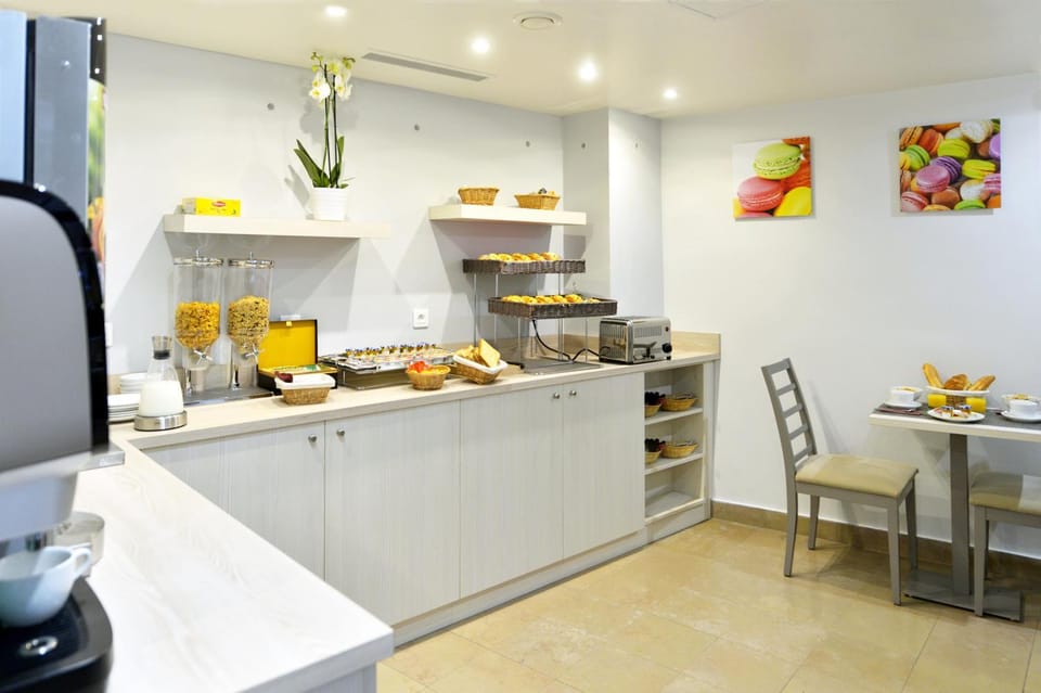Dining area, Continental breakfast