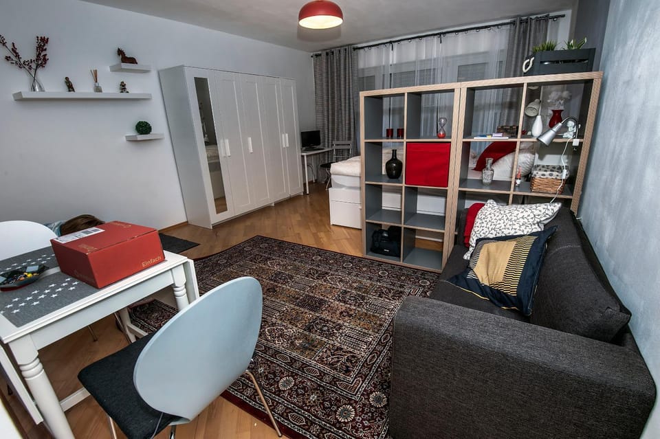 Living room, Photo of the whole room, Decorative detail