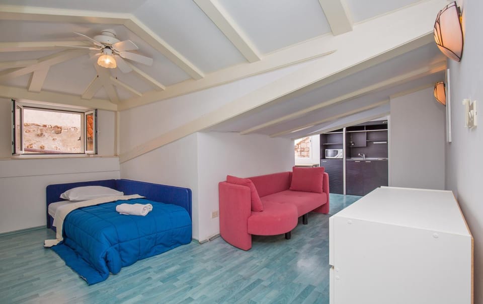 Photo of the whole room, Bedroom