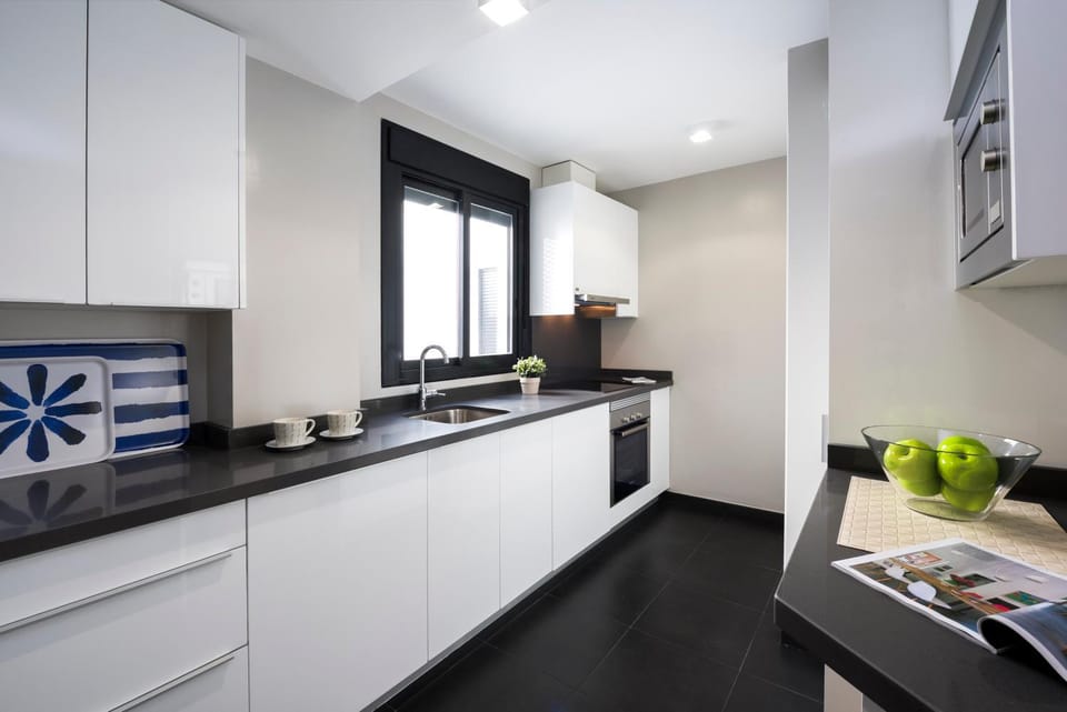 Coffee/tea facilities, Kitchen or kitchenette, Food and drinks, Decorative detail, dishwasher, oven, stove, toaster