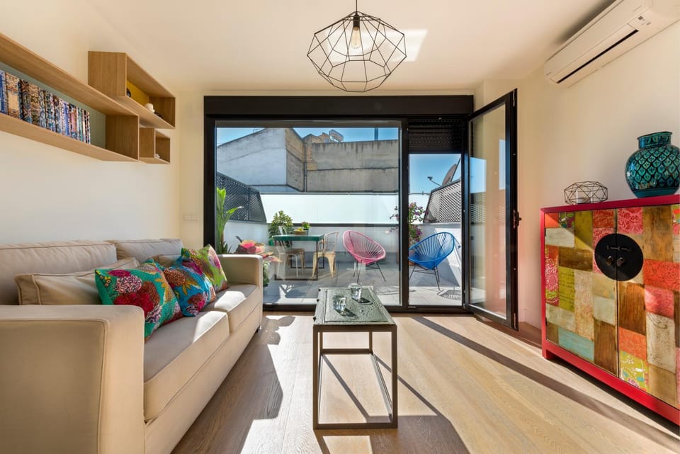 Balcony/Terrace, Living room, Decorative detail, Seating area, Dining area, Landmark view, Area and facilities, air conditioner