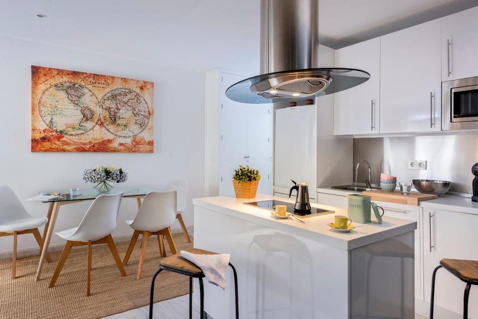 Kitchen or kitchenette, Seating area, Dining area