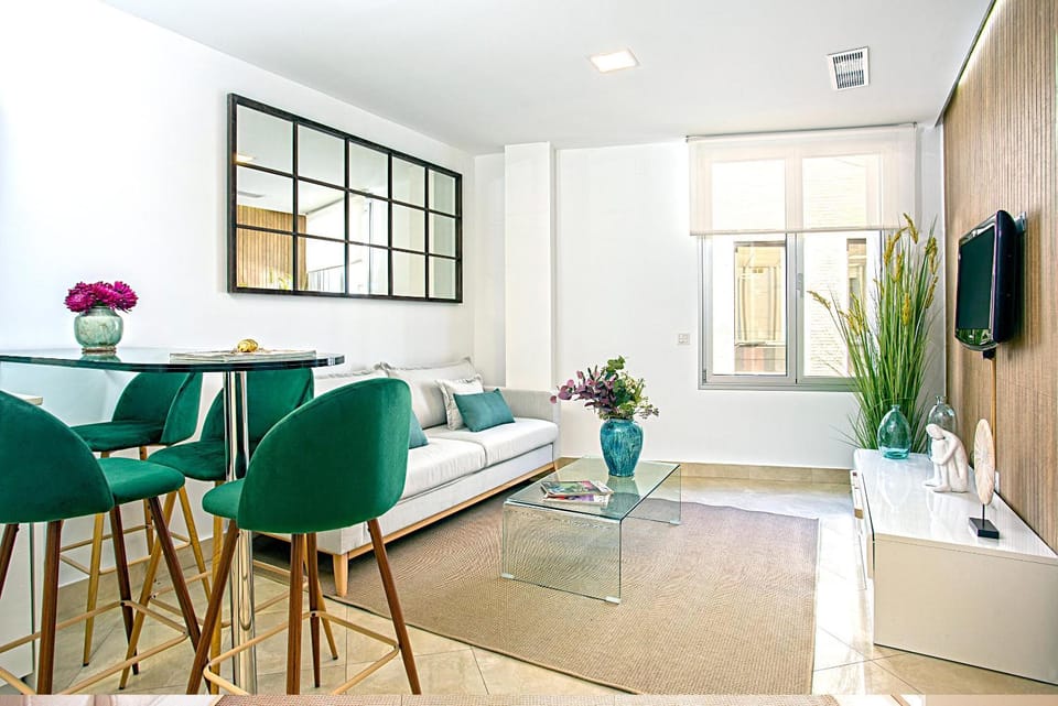 Property building, TV and multimedia, Living room, Seating area, Dining area