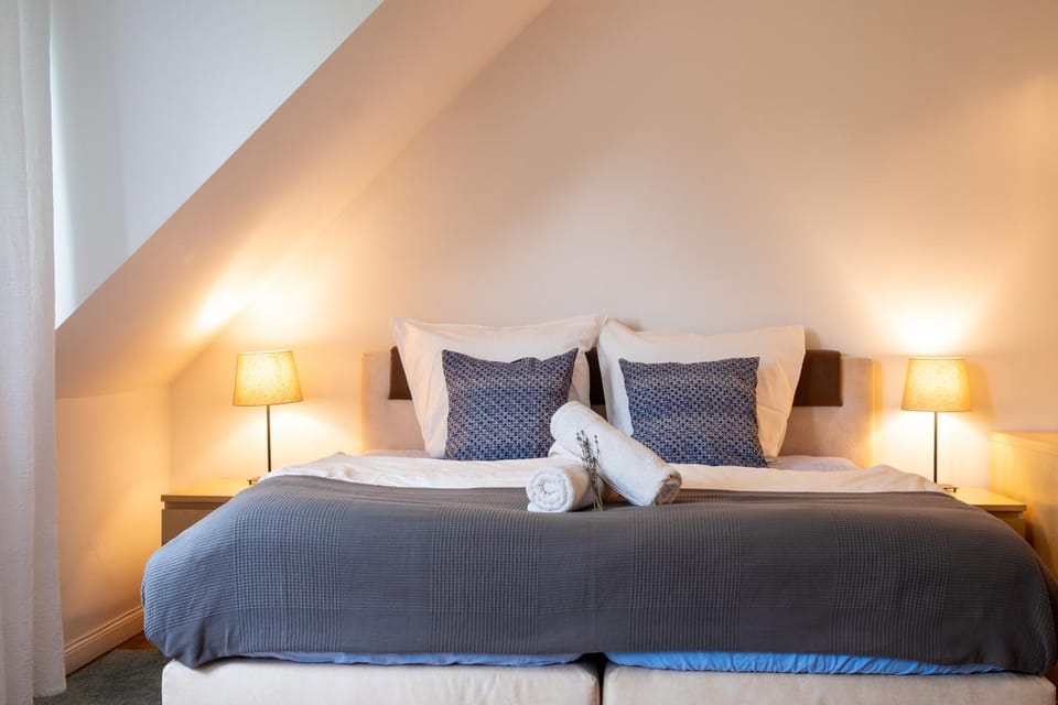 Bed, Photo of the whole room, Bedroom, towels