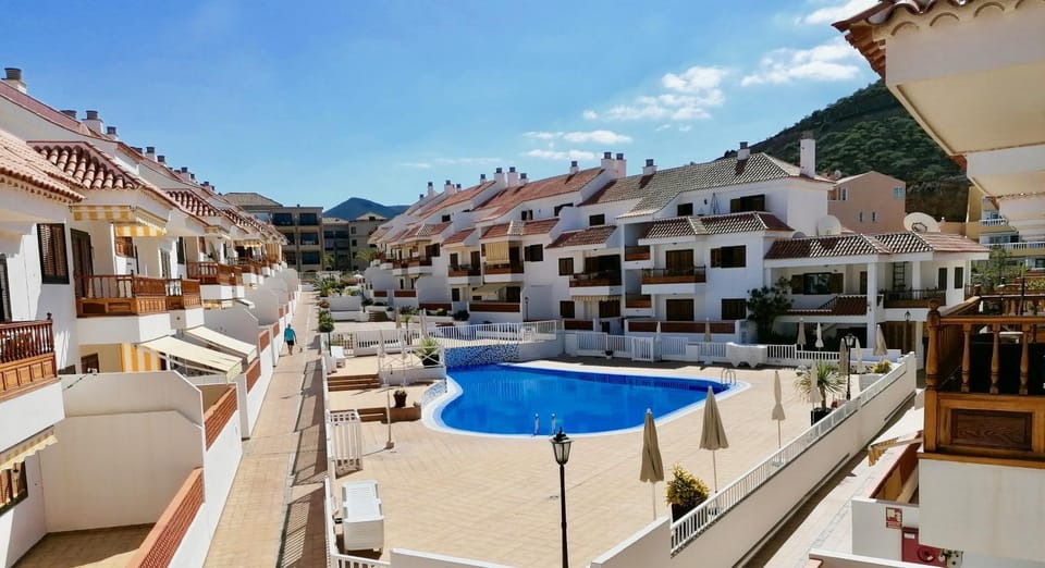 Swimming pool, Quiet street view