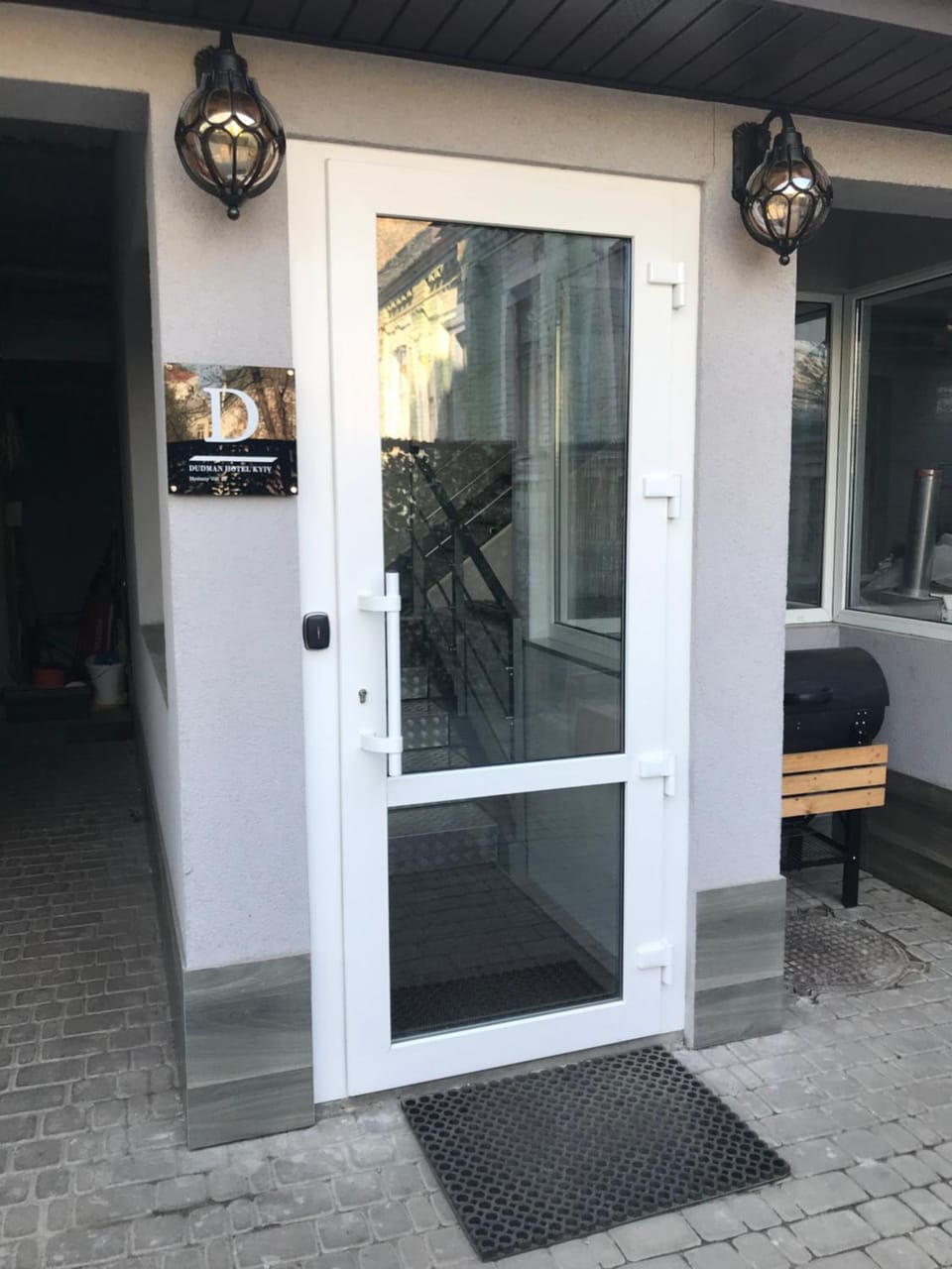 Facade/entrance