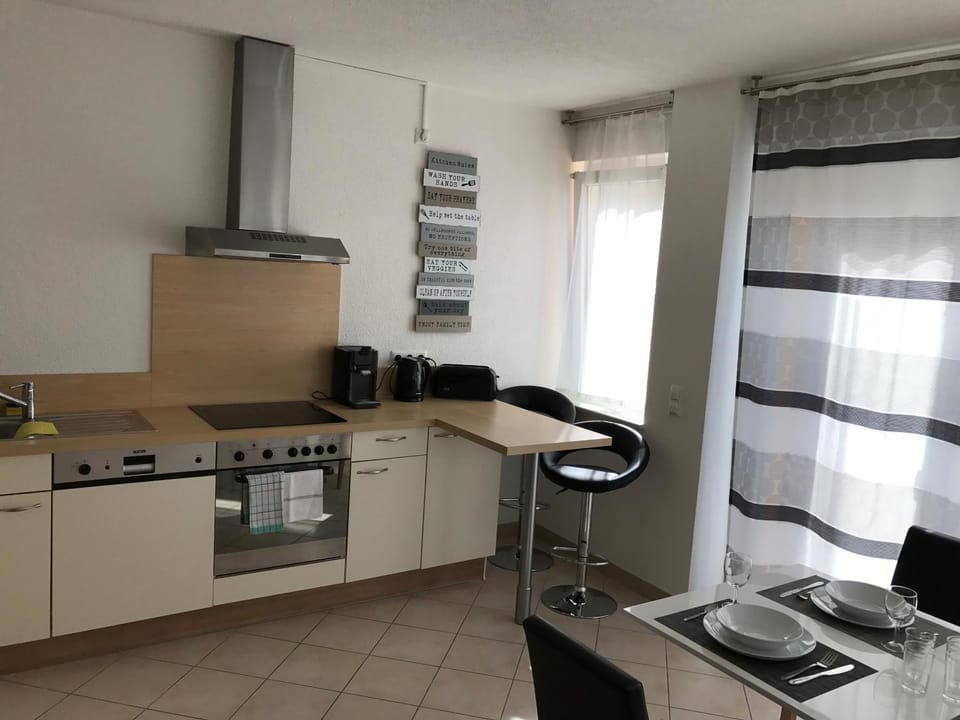 Kitchen or kitchenette, Dining area, dishwasher, stove