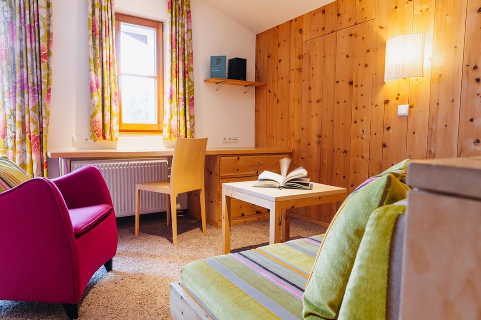 Living room, Photo of the whole room, Seating area, Bedroom
