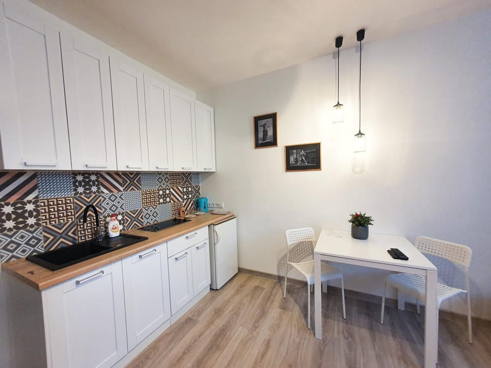 Dining area, minibar