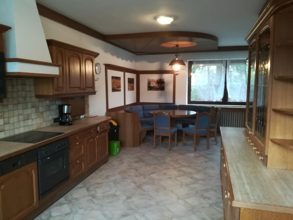 Kitchen or kitchenette, Dining area, minibar, pet friendly, stove