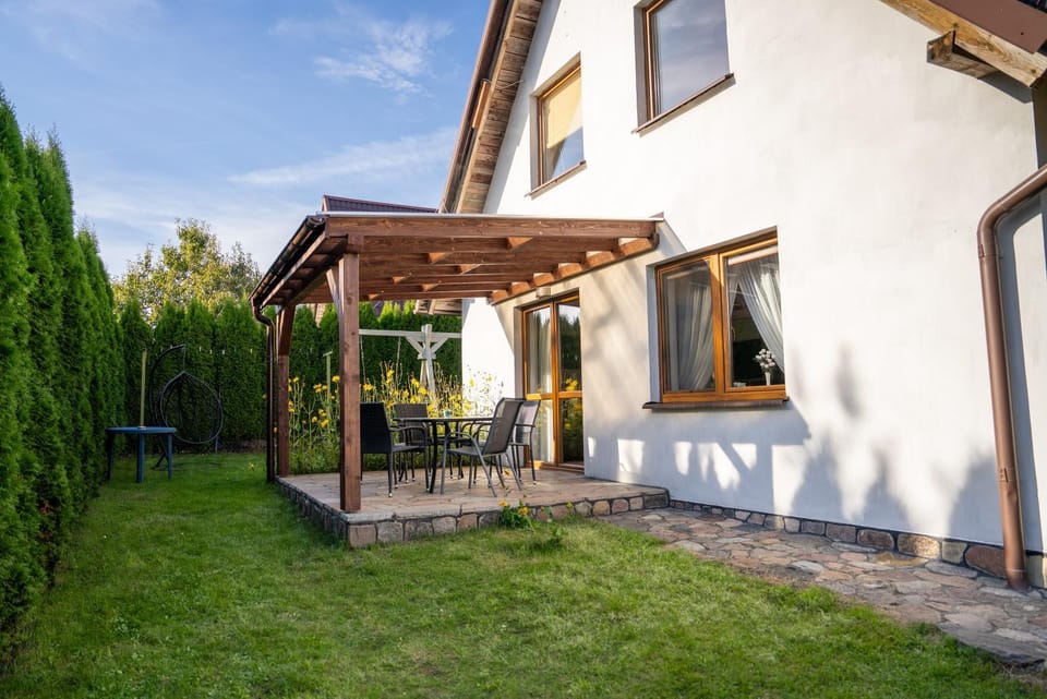 Property building, Patio, Day, Garden