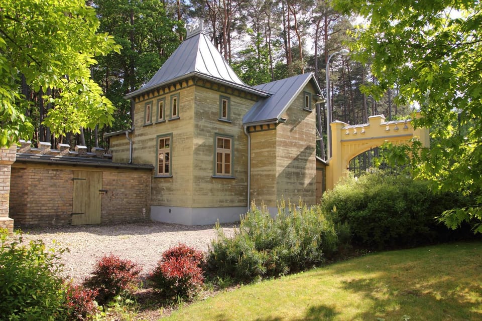 Property building, Patio, Garden, On site