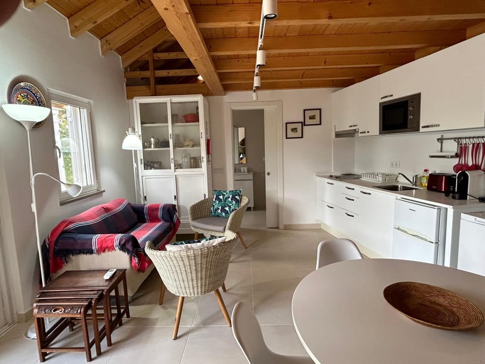 Bathroom, Kitchen or kitchenette, Living room, Dining area