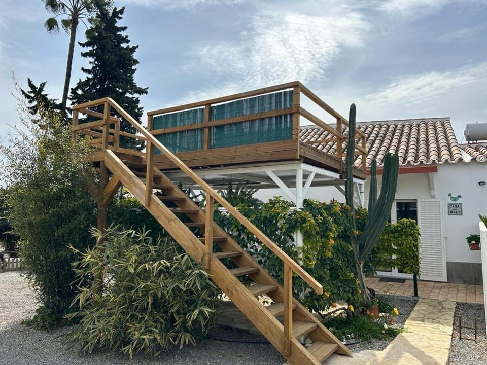 Property building, Day, Solarium, Balcony/Terrace, Garden view