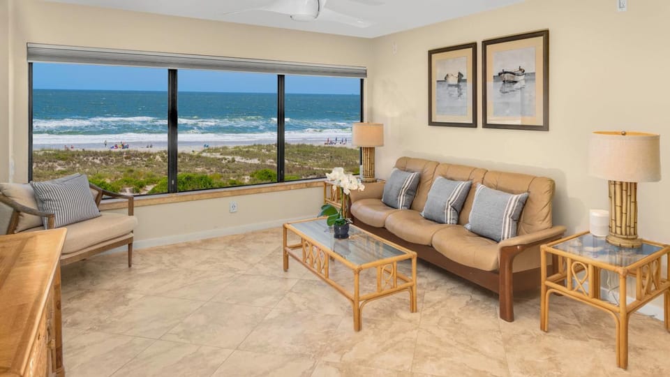 Natural landscape, Balcony/Terrace, Living room, Seating area, Beach, Sea view
