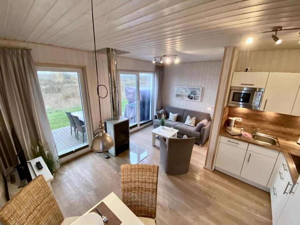 TV and multimedia, Kitchen or kitchenette, Living room, stove