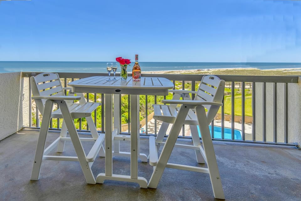 Patio, Natural landscape, View (from property/room), Balcony/Terrace, Dining area, Sea view