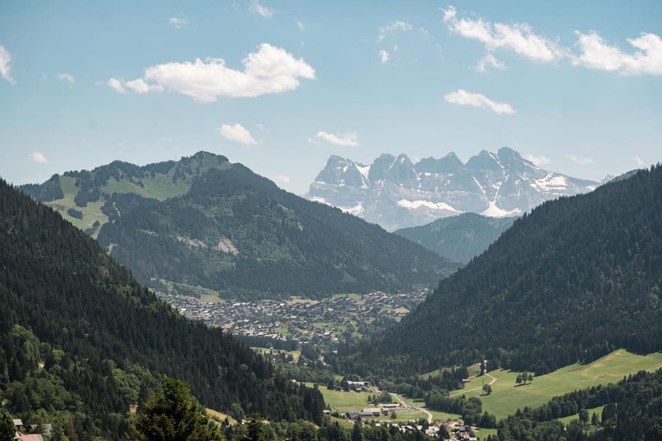 Nearby landmark, Natural landscape, Activities, Winter, Summer, Hiking, Cycling, Landmark view, Mountain view, Location