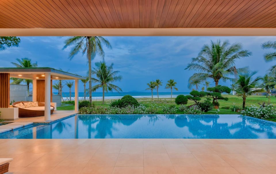 Pool view, Sea view, Swimming pool, Swimming pool, sunbed