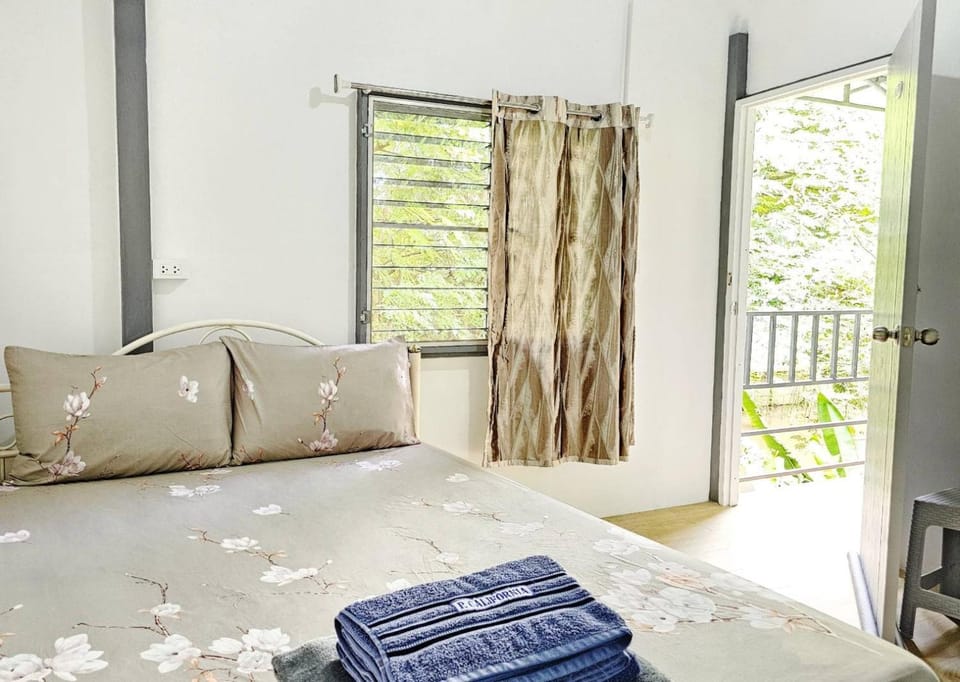 Bed, View (from property/room), Balcony/Terrace, Photo of the whole room, Bedroom
