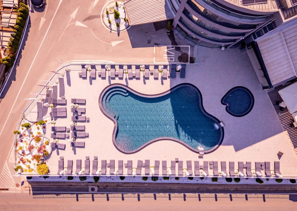 Property building, Bird's eye view, Swimming pool