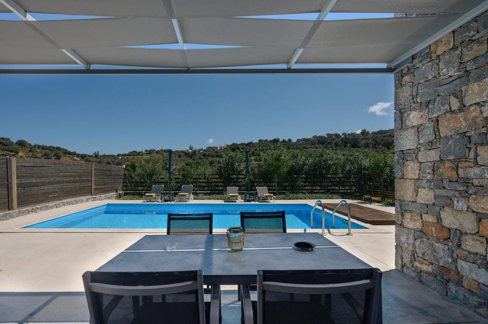 Patio, Natural landscape, Dining area, Pool view, Swimming pool, Swimming pool, sunbed