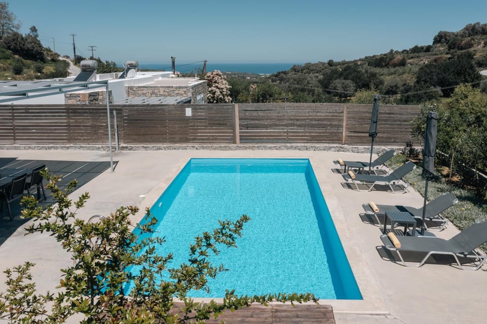 Day, Natural landscape, View (from property/room), Pool view, Sea view, Swimming pool, sunbed
