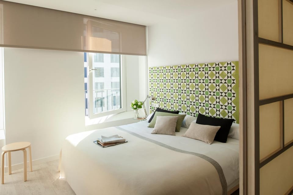 Bed, Photo of the whole room, Bedroom, City view
