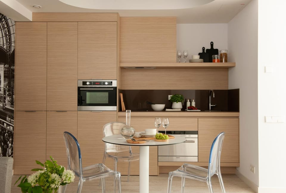 Kitchen or kitchenette, Dining area, dishwasher, oven