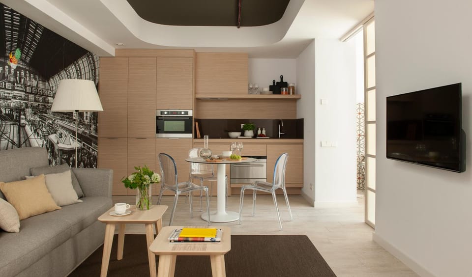 TV and multimedia, Seating area, Dining area, dishwasher, oven